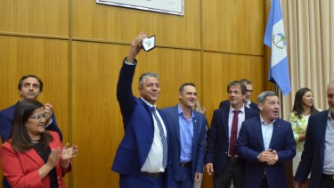 El vicegobernador Rolando Figueroa no presidió la sesión, pero estuvo en la entrega de medallas. Foto: gentileza