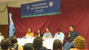 Estudiantes de enfermería de Allen reclaman poder rendir para recibirse