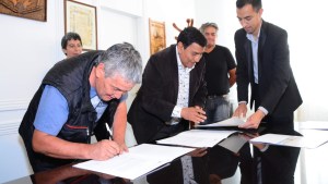 Cutral Co acordó un bono navideño de $8.000 para los municipales