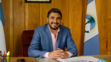 El intendente Carlos Saloniti participó de las reuniones de seguridad por la visita del club campeón en San Martín de los Andes. Foto Gentileza.