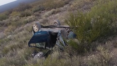 Un matrimonio y sus hijos fueron trasladados a Roca luego de un vuelco en Ruta 6