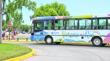 Imagen de Los bañistas llegan al Sandra Canale en colectivo