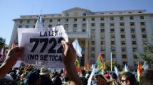 Imagen de 45 detenidos en Mendoza, tras multitudinaria marcha contra la ley de Minería