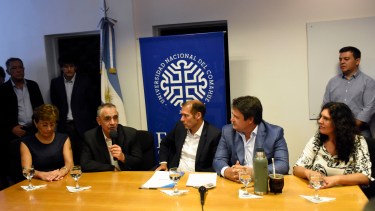 El convenio de cooperación se firmó en el rectorado de la Universidad Nacional del Comahue.