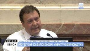 Arabela se alinea,  Alberto alza la mano