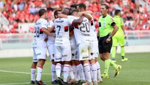 Newell&#8217;s dejó a Independiente prendido fuego