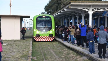 viedma: primer salida del tren Patagonico desde Carmen de Patagones

foto:Mauricio Martin