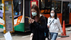 Crece a 25 la cantidad de muertos en China por el coronavirus, en medio de medidas extremas