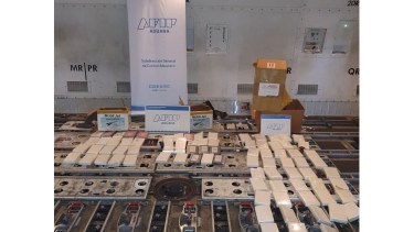 Al menos 84 kilos de cocaína fueron secuestrados en el interior de la bodega de un avión de la empresa KLM Cargo que estaba a punto de despegar - Foto: Agencia Télam.