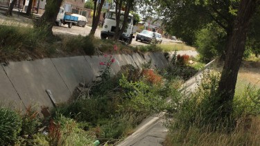El canal recibe el agua de precipitaciones de un área de 700 hectáreas. Foto: Gentileza