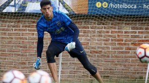 Andrada no se entrenó, pero en Boca confían que llegará para el domingo