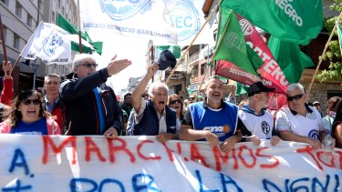 Unidos, dirigentes de la CGT Zona Andina y la CTA Autónoma, encabezaron la primera marcha gremial del 2020. Foto: Alfredo Leiva