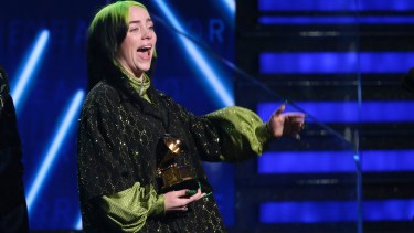 La innovadora artista pop de inspiración gótica Billie Eilish obtuvo ayer el Grammy a mejor artista revelación, superando la dura competencia de Lil Nas X y Lizzo.