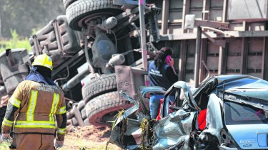 Tragedia. El viernes, el conductor de un Clio falleció en un accidente cerca de Cinco Saltos. Al día siguiente murió su acompañante. 