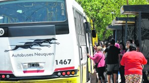 Se levantó el paro de colectivos en Neuquén