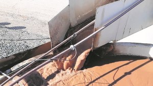 Rincón de los Sauces con problemas de agua por abundancia de arcilla