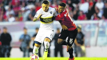 Mauro Zárate y Fabricio Bustos, uno de los duelos que se verán esta noche en La Bombonera.
