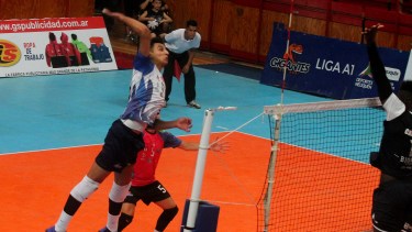Vóley: Gigantes jugó en equipo y volvió a la victoria