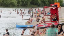 Imagen de Acusan al municipio de Neuquén de discriminar guardavidas para esta temporada