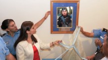 Imagen de Emotivo homenaje al policía Nahuelcar en su lugar de trabajo