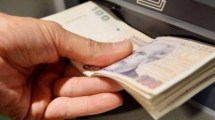 Imagen de Oficializaron la suba salarial de $4.000 para estatales nacionales