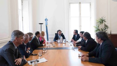 La foto con el presidente no se dio y Santiago Cafiero recibió ayer a los dirigentes del Frente de Todos. Luego hubo reuniones con Kulfas y Basterra. 