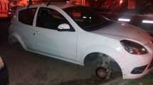 Imagen de Un vecino logró evitar el robo de las ruedas de un auto en Neuquén