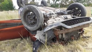 Bomberos auxiliaron a un médico de Santa Cruz que se accidentó cerca de San Javier