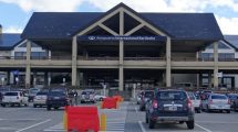 Imagen de Denuncian incumplimiento salarial en la confitería del aeropuerto de Bariloche