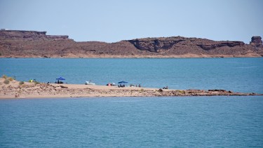 Puerto Blanco, a 73 km de Neuquén Capital. Un paraíso para descubrir en El Chocón. Foto de Florencia Salto. 