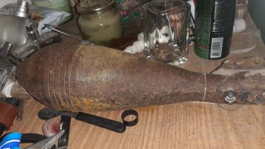 Se trata de un proyectil de mortero que estaba "inerte". (Foto: Gentileza Prensa Policía.-)