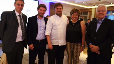 La gobernadora Arabela Carreras compartió un encuentro con empresarios del turismo de Bariloche. Gentileza