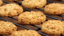 Imagen de Con solo dos ingredientes podés hacer galletitas para el mate