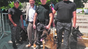 Conocé a Maguy, Máximo y Matías, los perros antinarcóticos de Río Negro