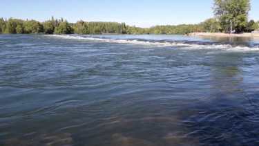 El río Limay vendrá con más agua durante el fin de semana. Foto: archivo Juan Thomes