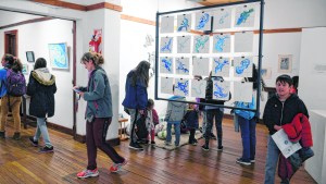 El Nahuel Huapi deslumbra e interpela en una muestra