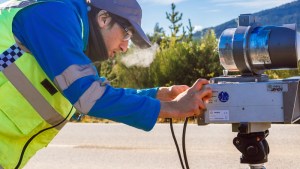 Radares: ya funciona sobre Ruta 22 el control de velocidad que ordenó Nación