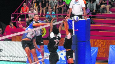 La última vez que los neuquinos recibieron a Obras fue por las semis de la Copa Argentina. 