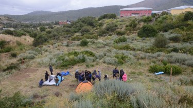 En el predio tomado había ayer algunas carpas y las mujeres aseguraron que estaban dispuestas a permanecer en el lugar. Foto: Marcelo Martinez