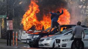 El festival de Viña de del Mar comenzó rodeado de violentos incidentes