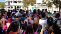 Imagen de Municipales de Centenario rechazaron el ofrecimiento y ocuparon el edificio