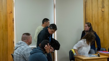 Dos de los cuatro policías que llegaron a juicio por vejaciones, fueron encontrados culpables.