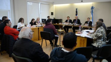 El juicio por vejaciones contra un grupo de jóvenes tuvo a 4 policías en el banco de los acusados. Solo dos fueron encontrados culpables. Archivo)