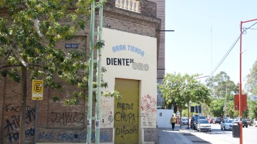 El Colegio de Arquitectos empezó a recuperar el Diente de Oro, el viejo almacén de ramos generales. (Foto: Juan Thomes)