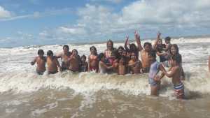 Niñas y niños de un merendero viedmense conocieron el mar
