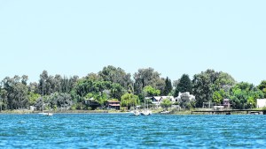 El lago Pellegrini desde el agua: íntimo y cercano