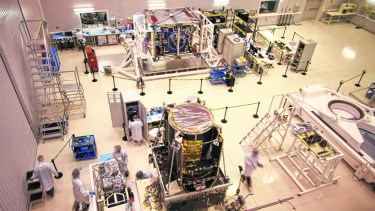 El "cuarto limpio" de Invap en Bariloche, donde se fabrican los satélites. Archivo