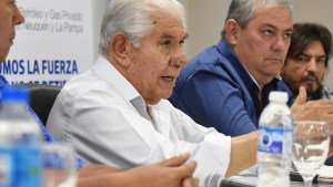Pereyra: para las empresas, "sobran 3000 petroleros en Vaca Muerta"