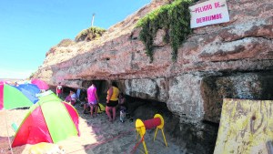 Otros 7 grandes bloques están en riesgo de derrumbe en Las Grutas