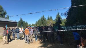 Vecinos de El Manso bloquearon el ingreso a Lago Escondido